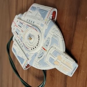 Hallmark Keepsake Ornament Star Trek DS9 U.S.S. Defiant Magic Lights 1997